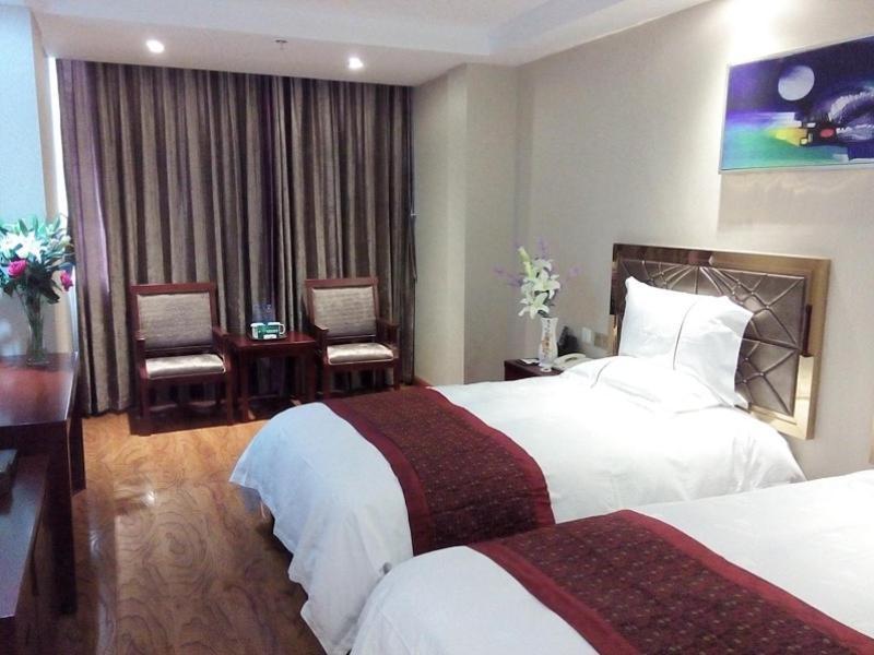 Greentree Inn Geermu Walking Street Business Hotel Golmud エクステリア 写真