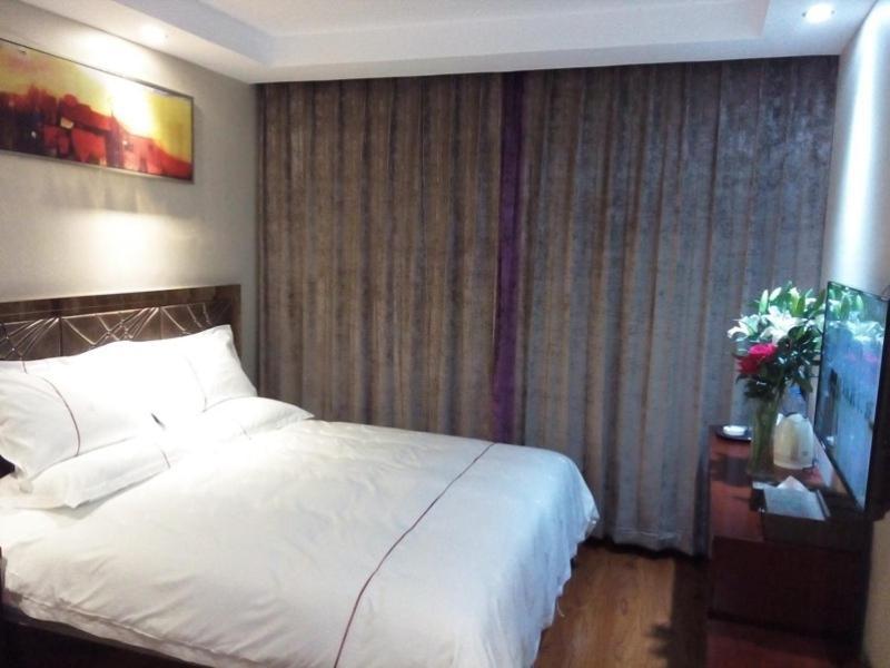 Greentree Inn Geermu Walking Street Business Hotel Golmud エクステリア 写真