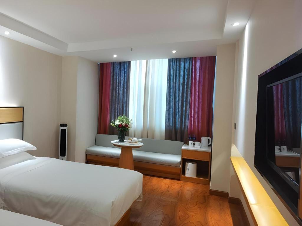 Greentree Inn Geermu Walking Street Business Hotel Golmud エクステリア 写真