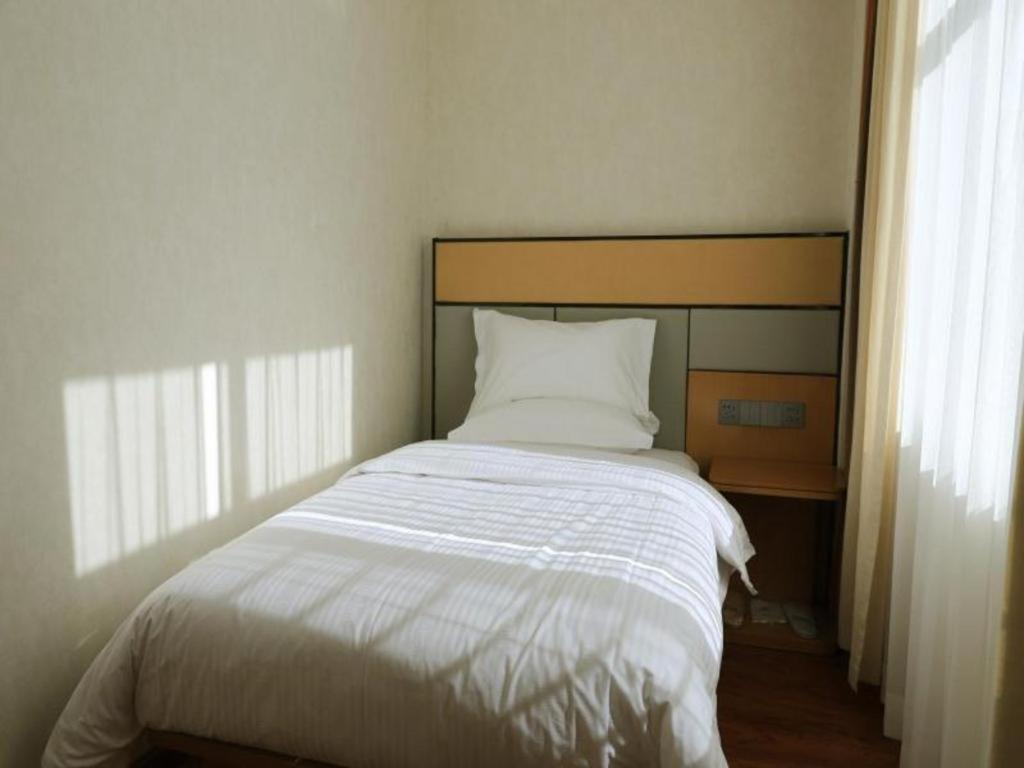 Greentree Inn Geermu Walking Street Business Hotel Golmud エクステリア 写真