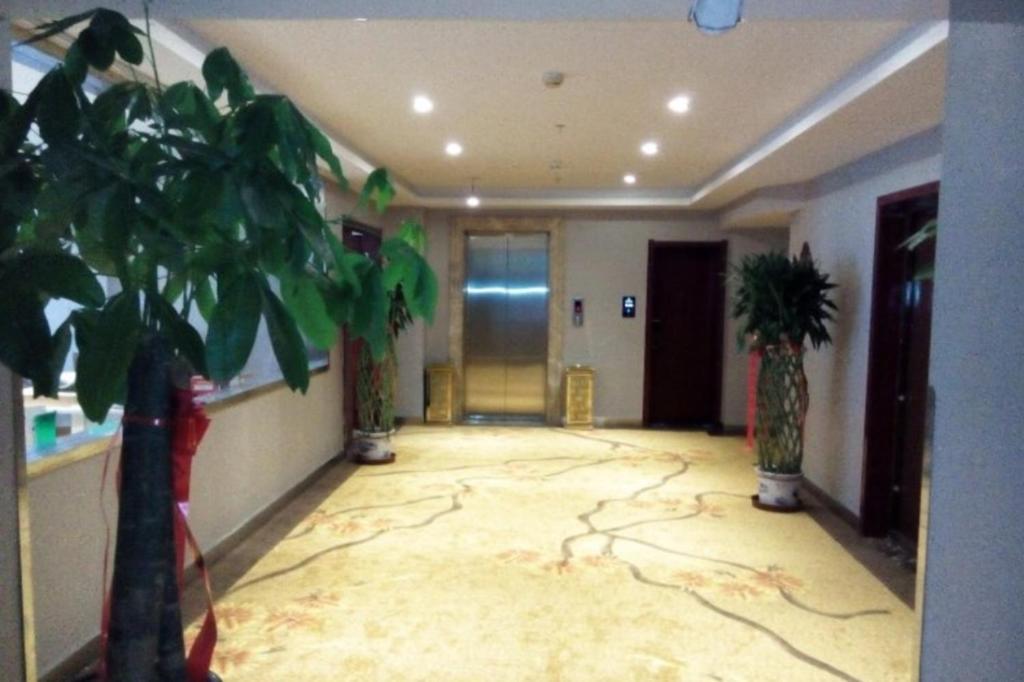 Greentree Inn Geermu Walking Street Business Hotel Golmud エクステリア 写真