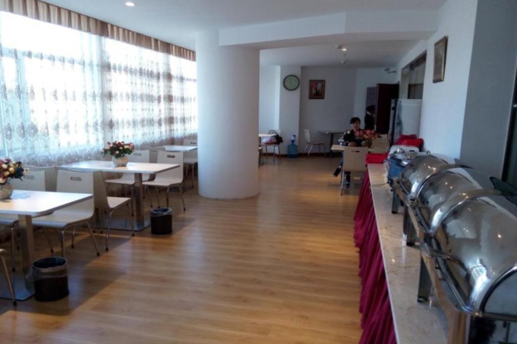 Greentree Inn Geermu Walking Street Business Hotel Golmud エクステリア 写真